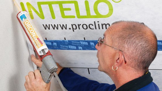 2. Aansluiting op gepleisterde gevelwand