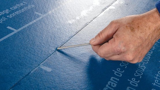 4. Overlapping stevig aanwrijven en controleren