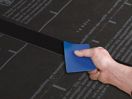 3. Wrijf de band goed vast