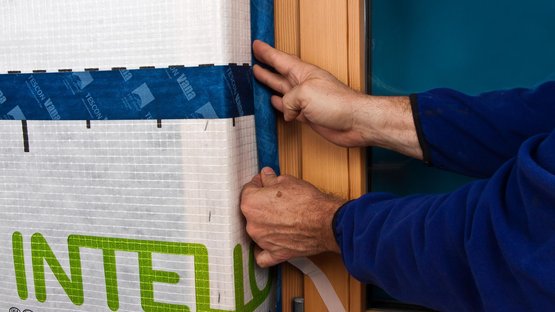 4. Band rondom in de dagkant vastkleven