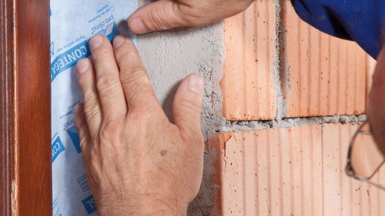 4d. Band in de lijm leggen