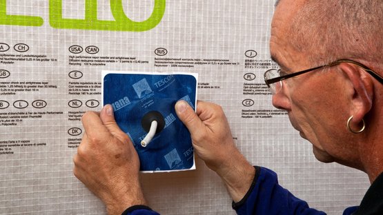 1. Kabel doortrekken en uitlijnen