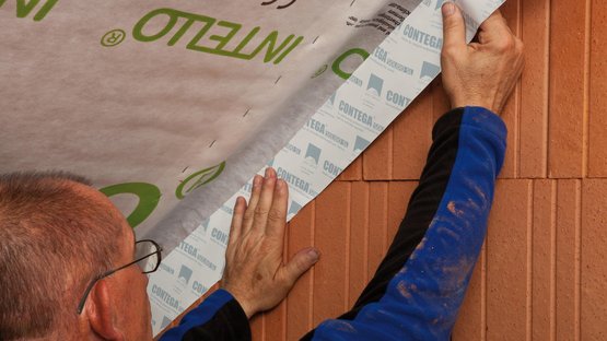 A - Folie aansluiten op gemetselde muur