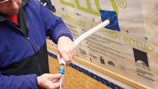 3. Kabel doorvoeren