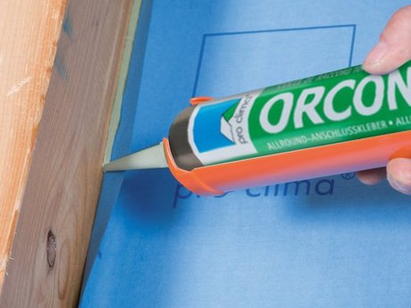 6b. Luchtdicht op de spant verlijmen